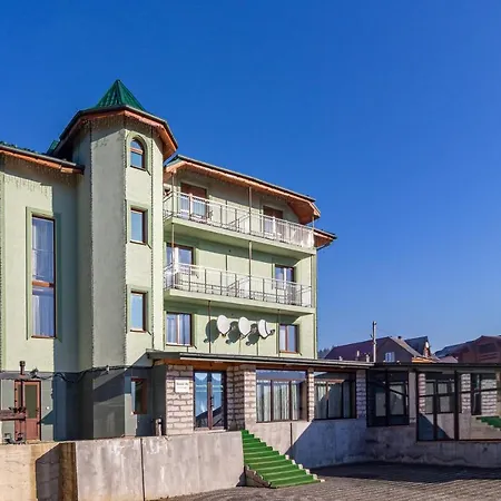Zeleniy Bir بيت ضيافة